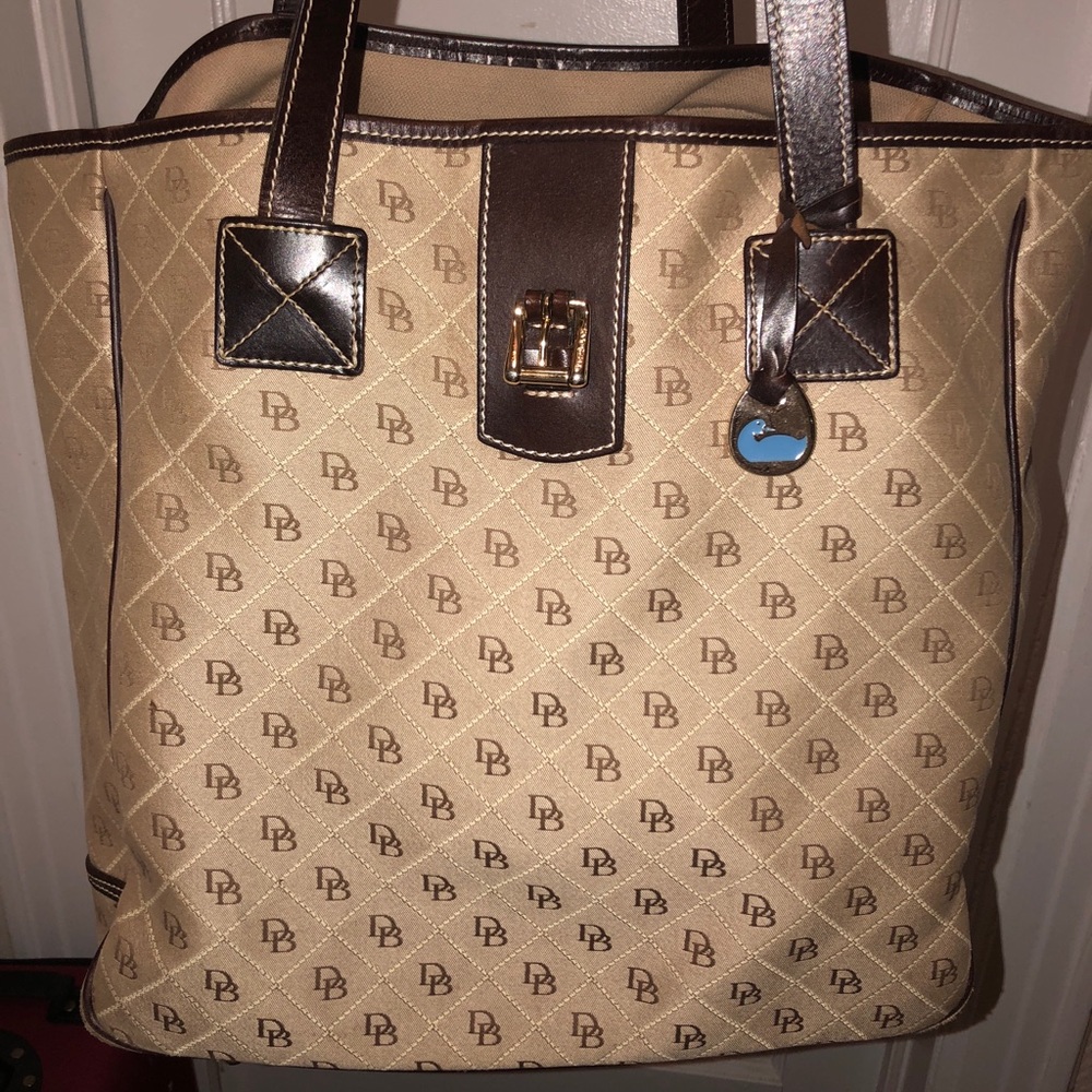 Gorgeous Large Dooney & Bourke Tote Bag